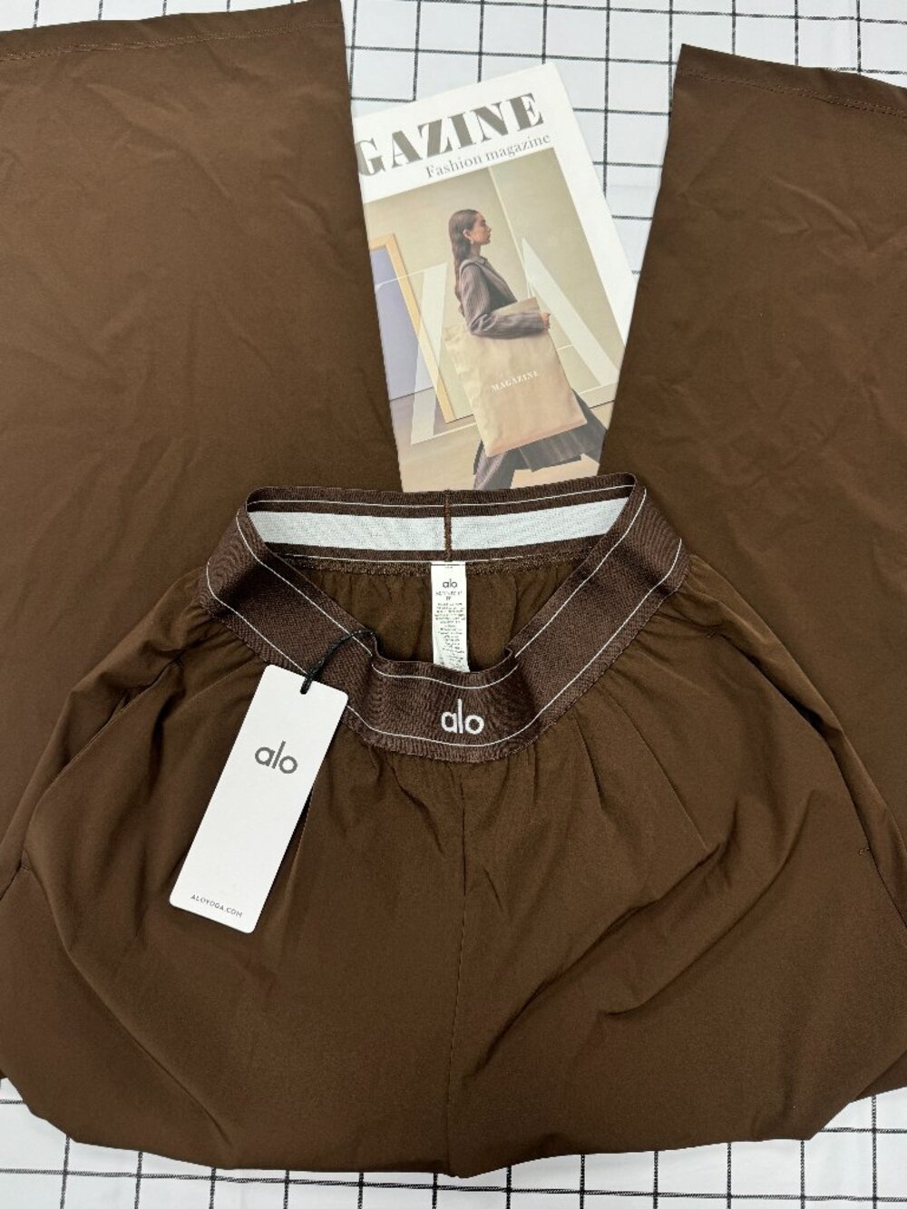 NWT ALO Yoga Espresso Brown Wide Leg Suit Up Pants (30" Inseam) ๐ Chic Basics - Picture 4 of 8